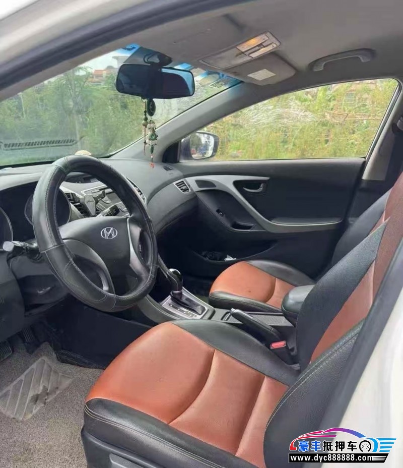 17年现代朗动轿车抵押车出售