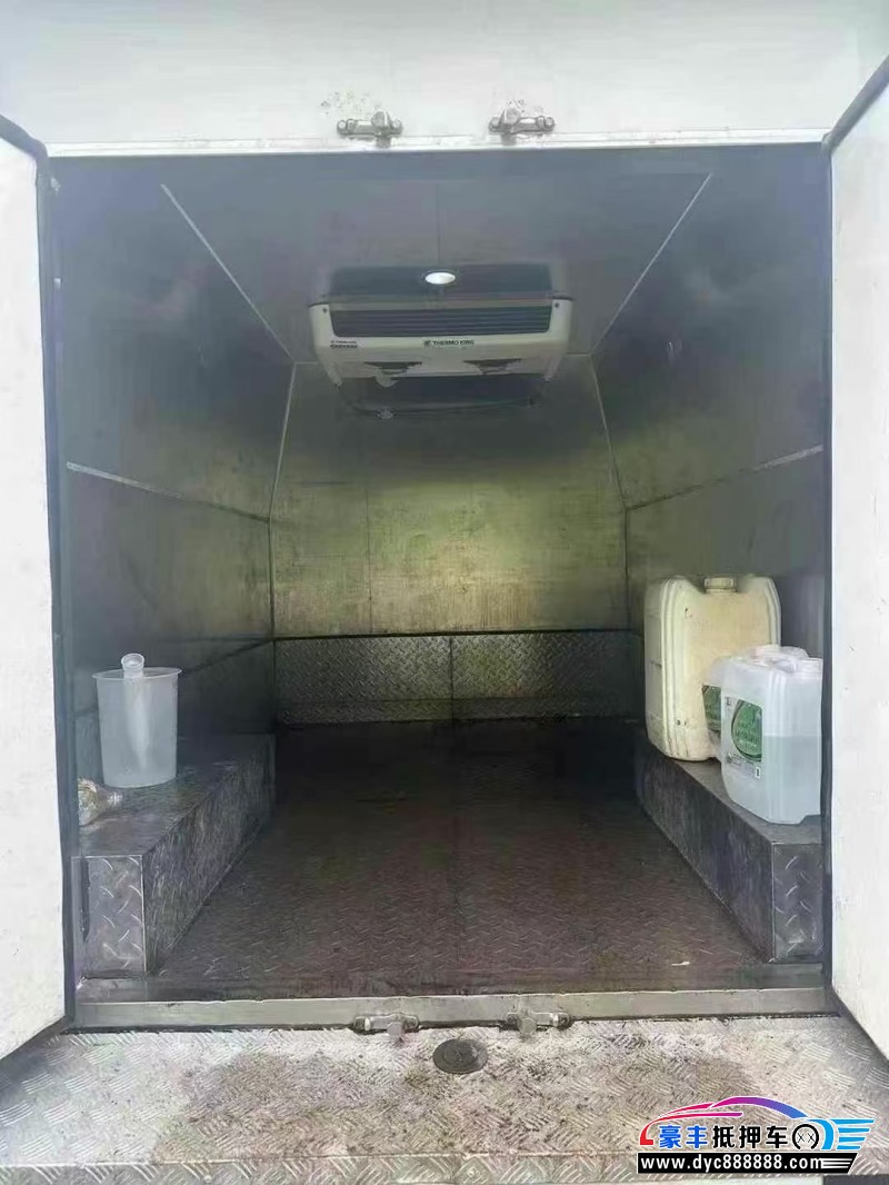 22年上汽大通V90轿车抵押车出售