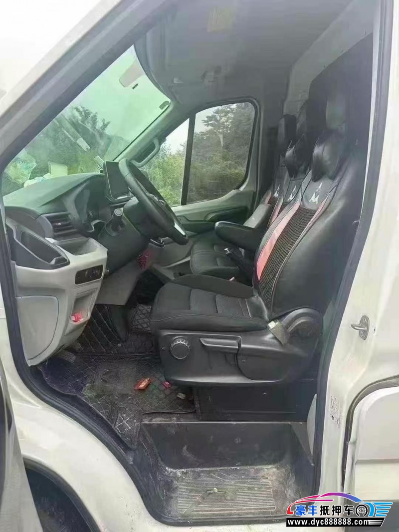 22年上汽大通V90轿车抵押车出售