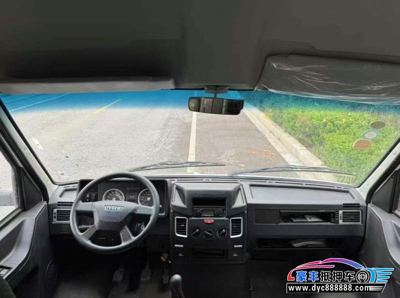 23年依维柯得意轿车抵押车出售