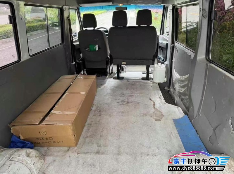 23年依维柯得意轿车抵押车出售