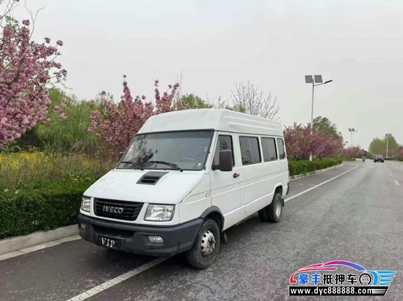 23年依维柯得意轿车抵押车出售