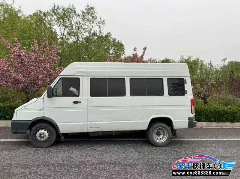 23年依维柯得意轿车抵押车出售