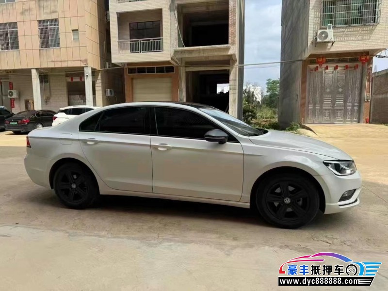 17年大众凌渡轿车抵押车出售