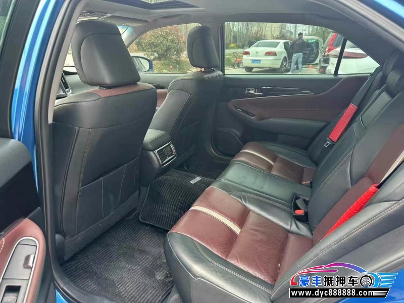 17年丰田皇冠轿车抵押车出售