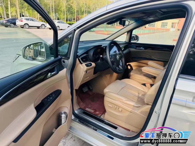 17年别克GL8轿车抵押车出售