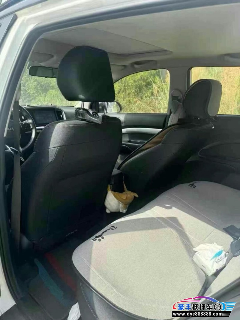 21年起亚奕跑轿车抵押车出售