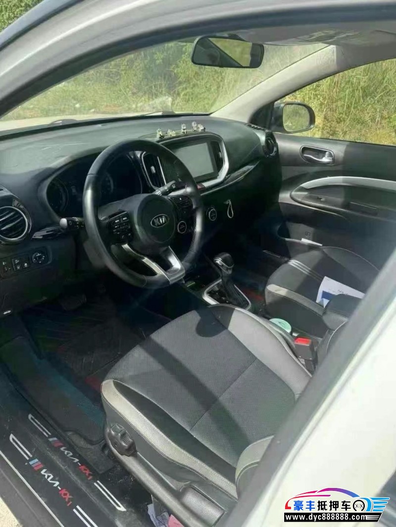 21年起亚奕跑轿车抵押车出售