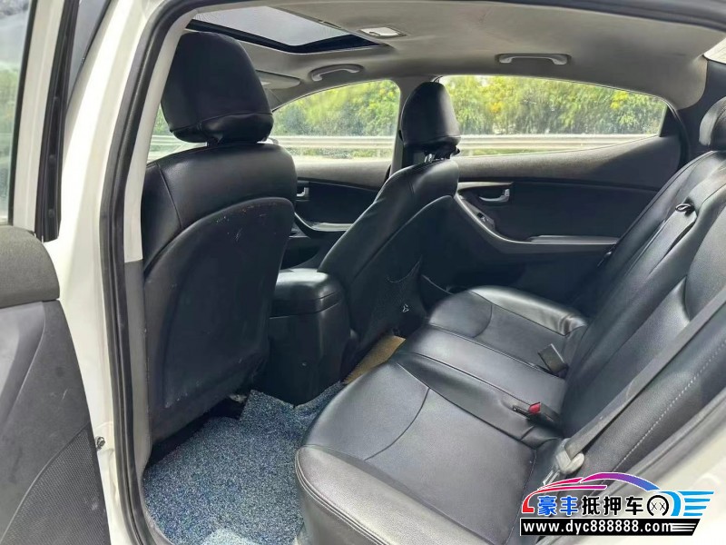 15年现代朗动轿车抵押车出售