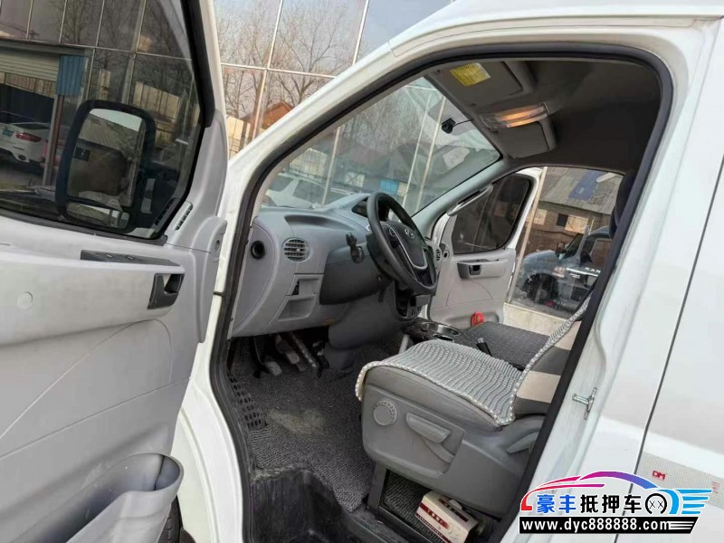 23年上汽大通V80轿车抵押车出售