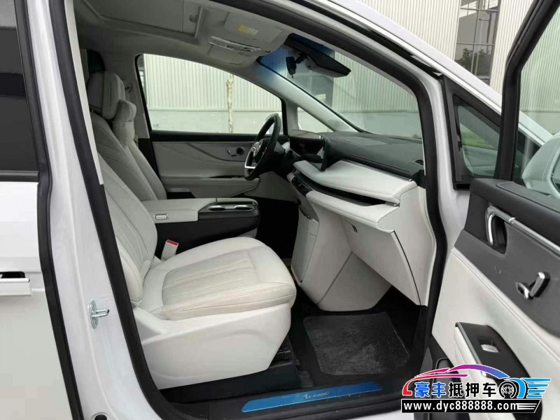 24年别克GL8轿车抵押车出售