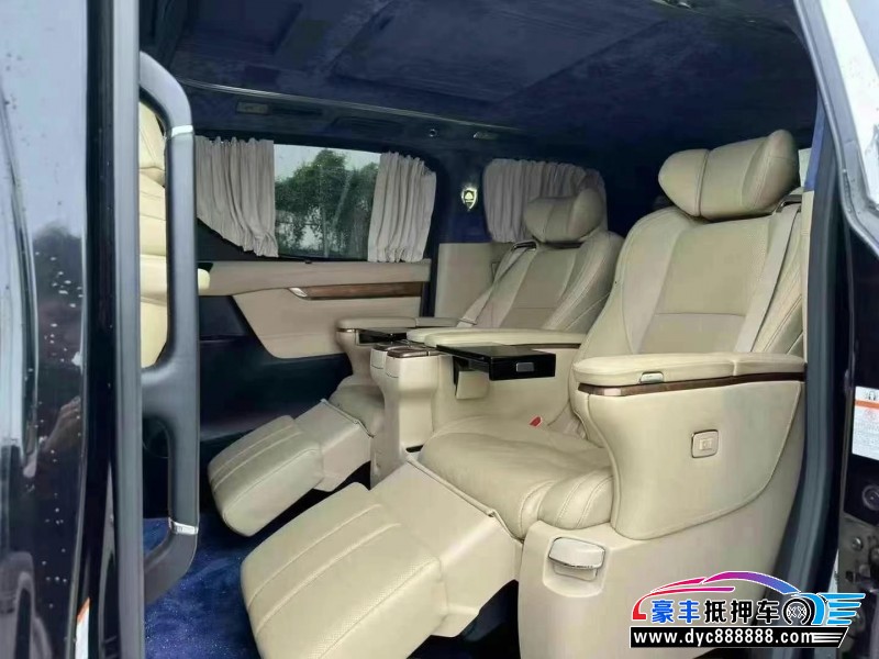 17年丰田埃尔法轿车抵押车出售