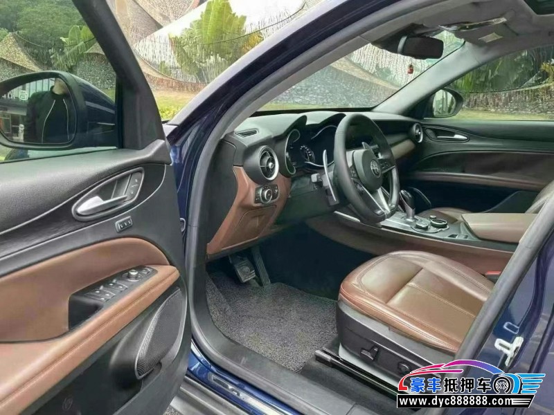 17年阿尔法·罗密欧Stelvio轿车抵押车出售