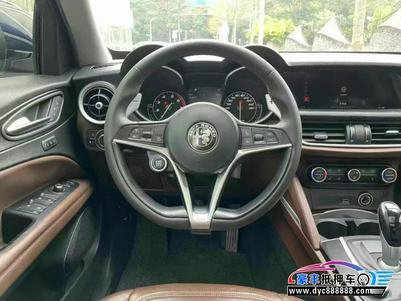 17年阿尔法·罗密欧Stelvio轿车抵押车出售
