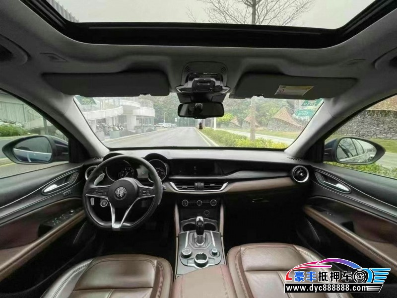 17年阿尔法·罗密欧Stelvio轿车抵押车出售