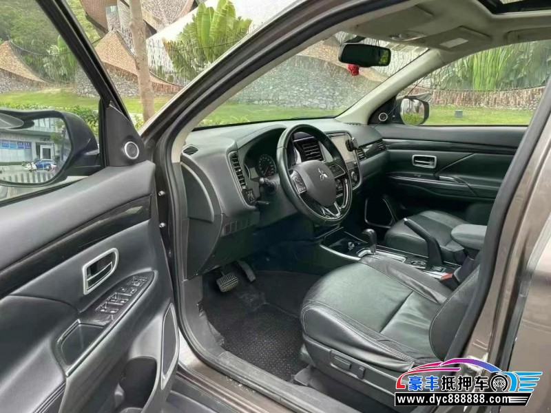 18年三菱欧蓝德轿车抵押车出售