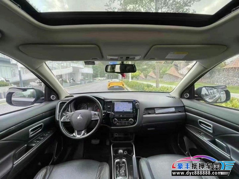 18年三菱欧蓝德轿车抵押车出售