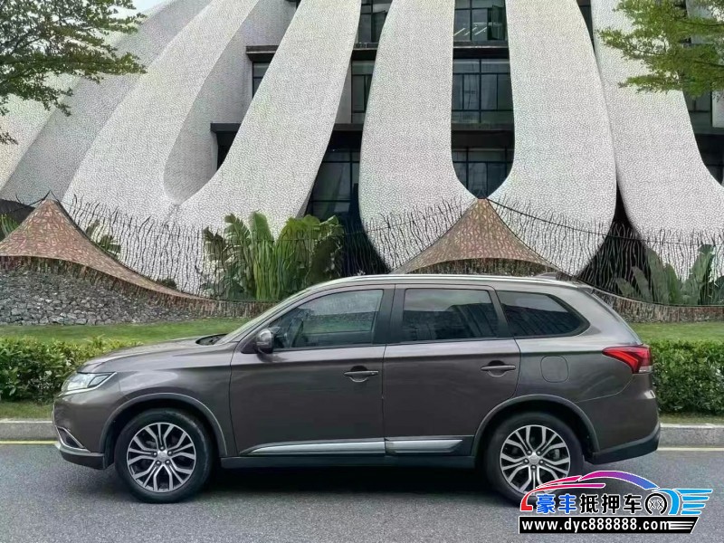 18年三菱欧蓝德轿车抵押车出售