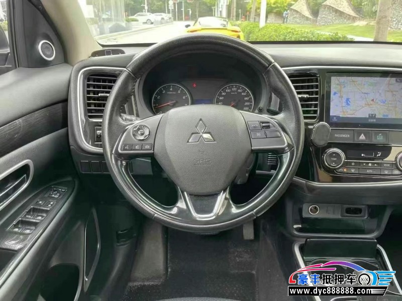 18年三菱欧蓝德轿车抵押车出售