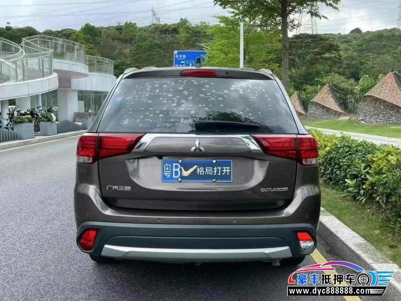 18年三菱欧蓝德轿车抵押车出售