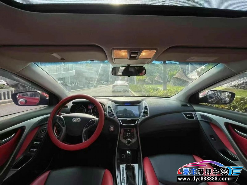 15年现代朗动轿车抵押车出售