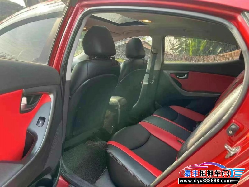 15年现代朗动轿车抵押车出售