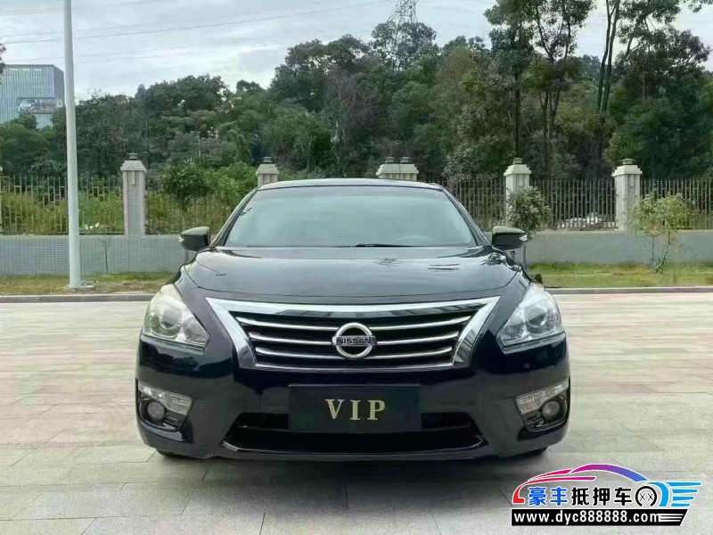 15年日产天籁轿车抵押车出售