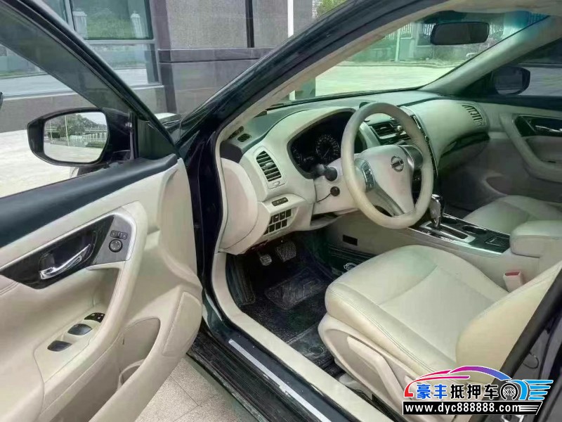 15年日产天籁轿车抵押车出售