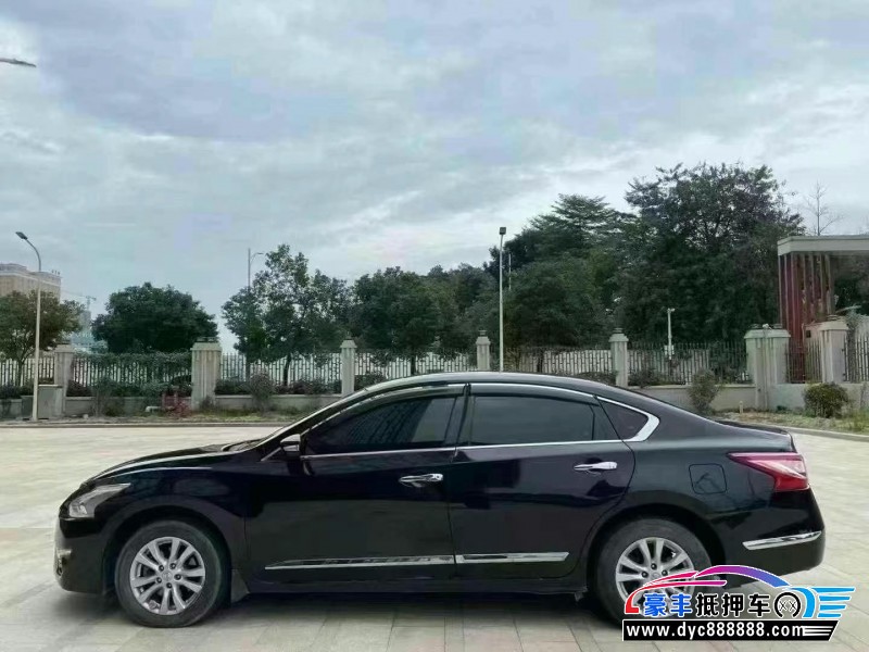 15年日产天籁轿车抵押车出售