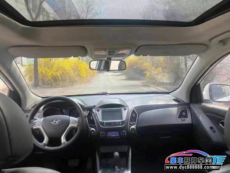 14年现代ix35轿车抵押车出售