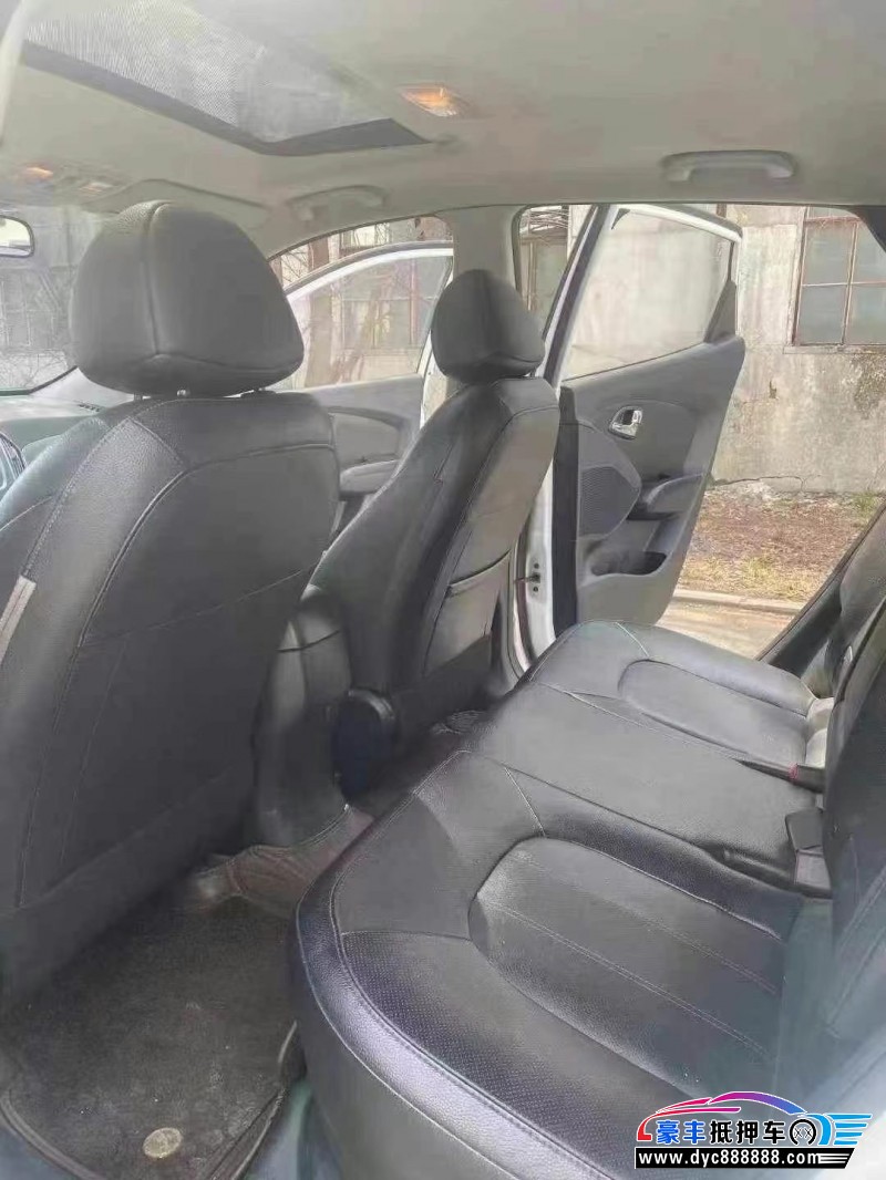 22年现代ix35轿车抵押车出售