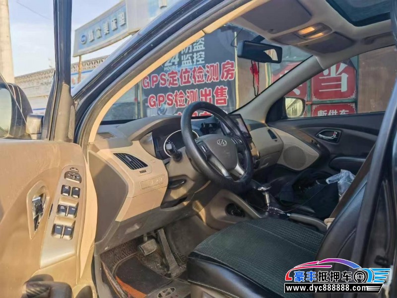 11年现代ix35轿车抵押车出售