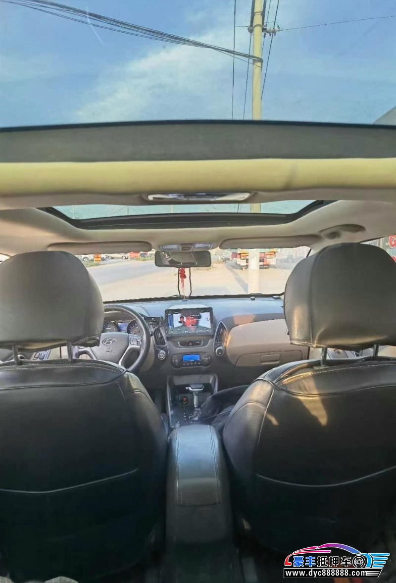 11年现代ix35轿车抵押车出售