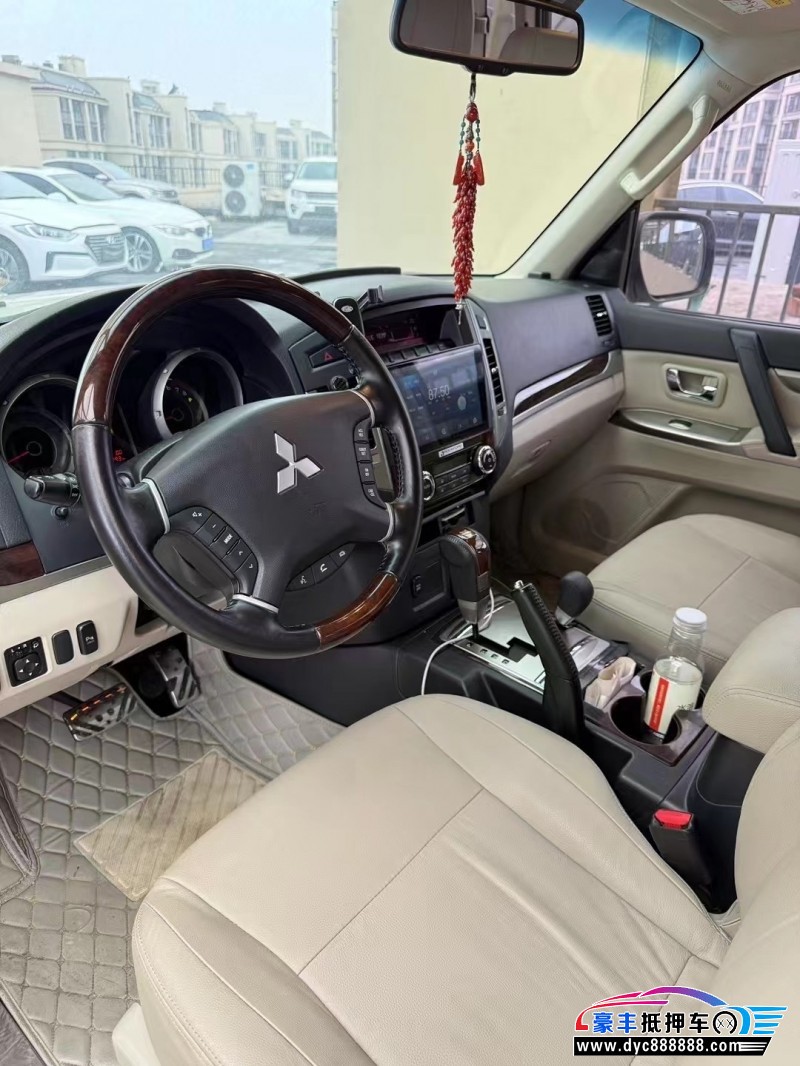 19年三菱帕杰罗轿车抵押车出售