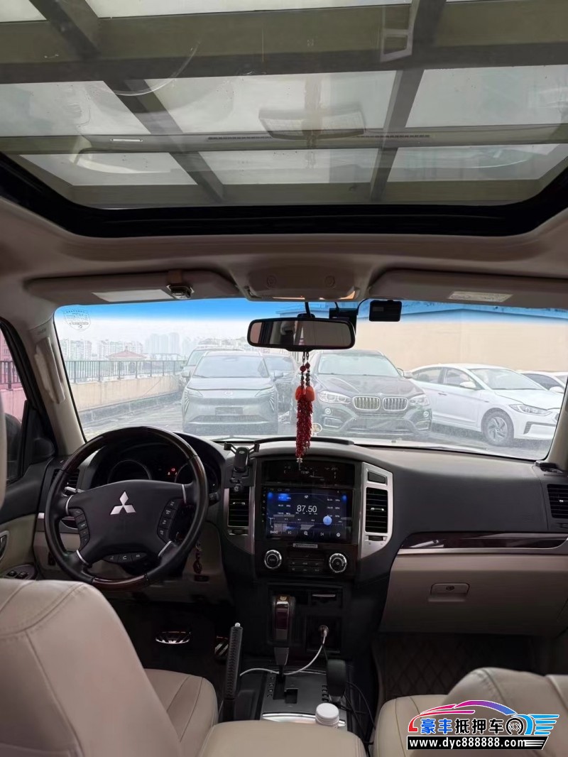 19年三菱帕杰罗轿车抵押车出售