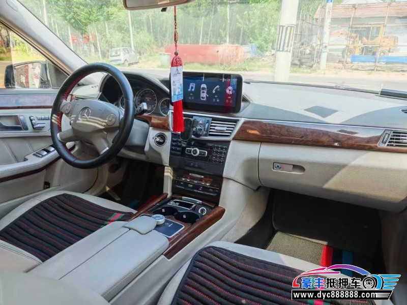 12年奔驰E轿车抵押车出售