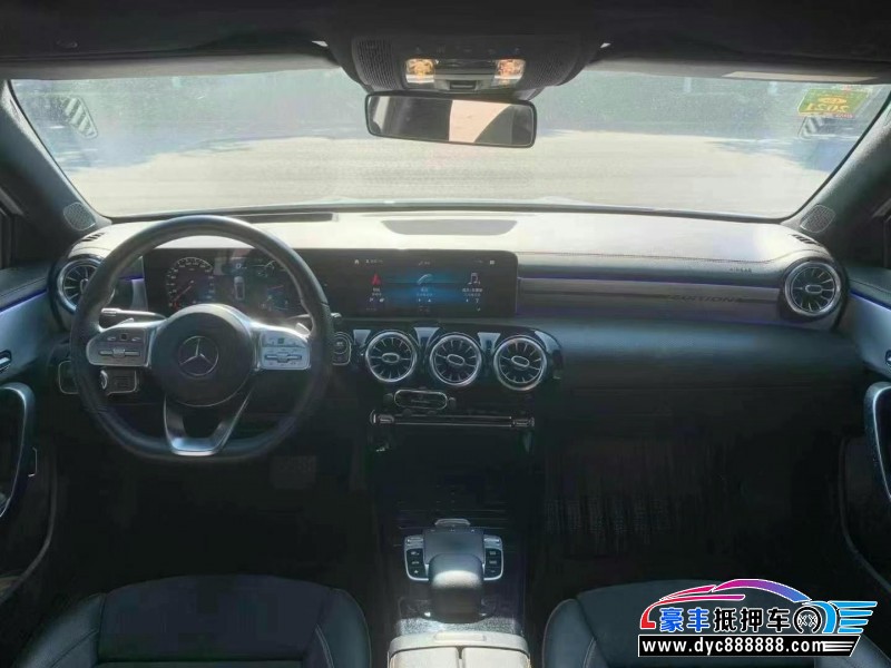 19年奔驰A轿车抵押车出售