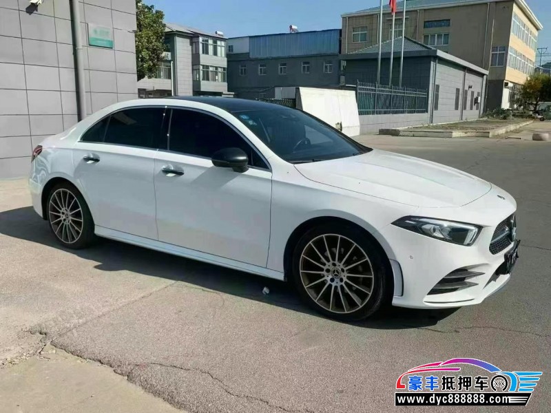 19年奔驰A轿车抵押车出售