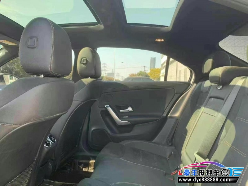 19年奔驰A轿车抵押车出售