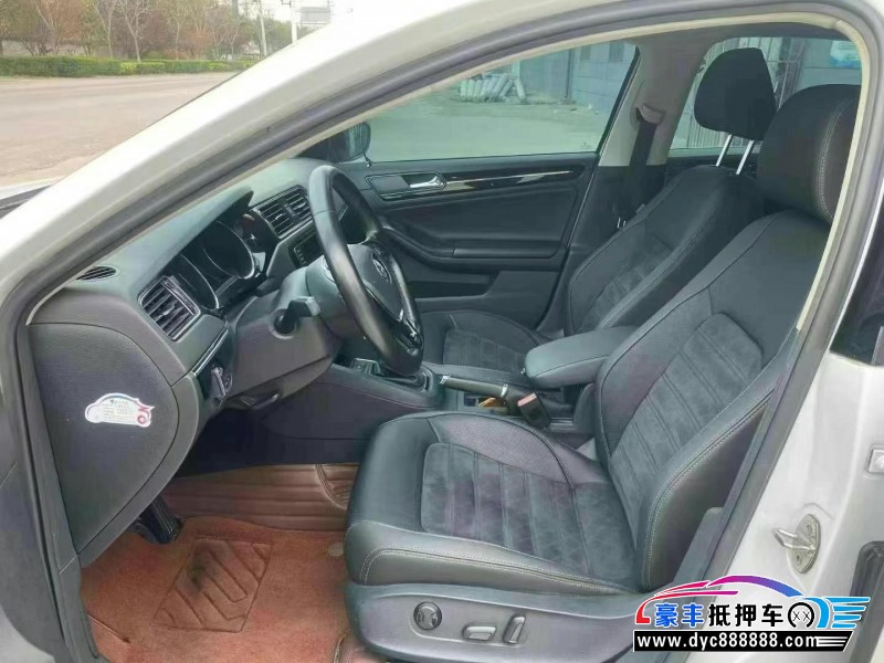 18年大众速腾轿车抵押车出售