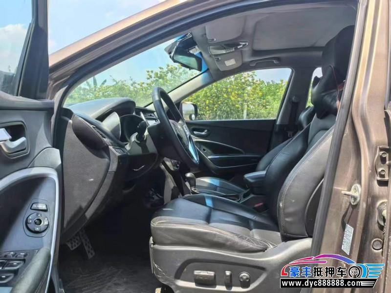 16年现代新胜达轿车抵押车出售