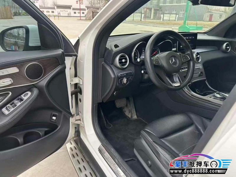 17年奔驰GLC轿车抵押车出售