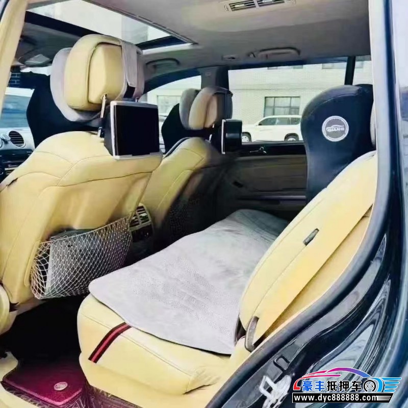 12年奔驰GL轿车抵押车出售