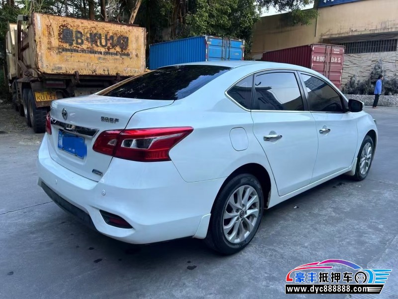 16年日产轩逸轿车抵押车出售