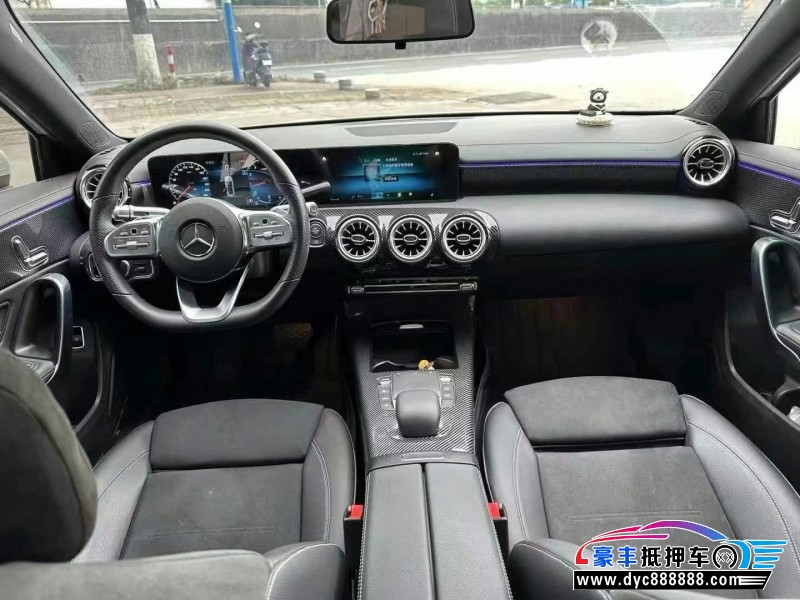 21年奔驰A轿车抵押车出售