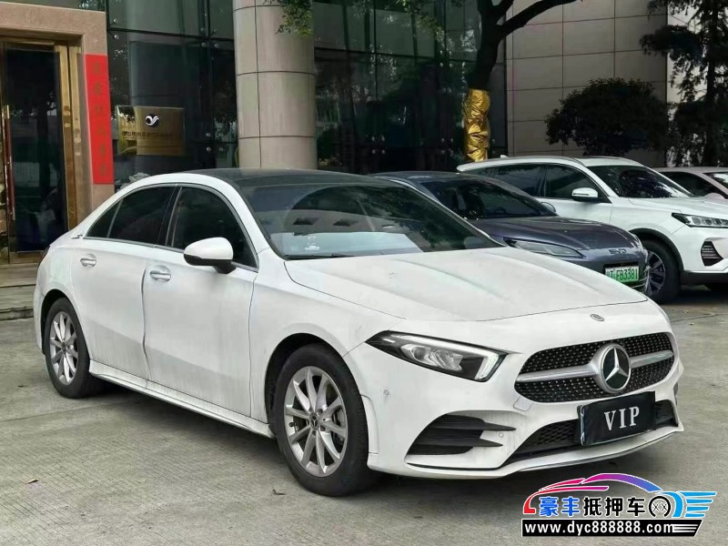 21年奔驰A轿车抵押车出售