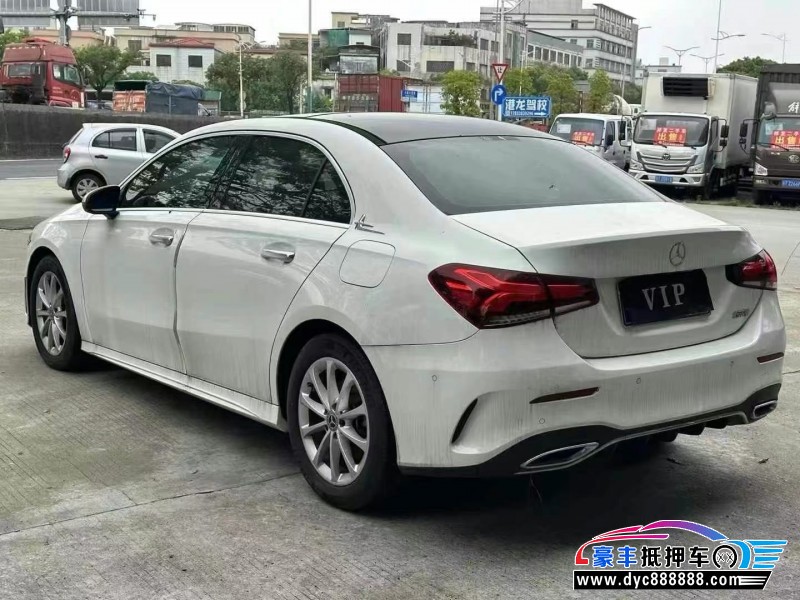 21年奔驰A轿车抵押车出售