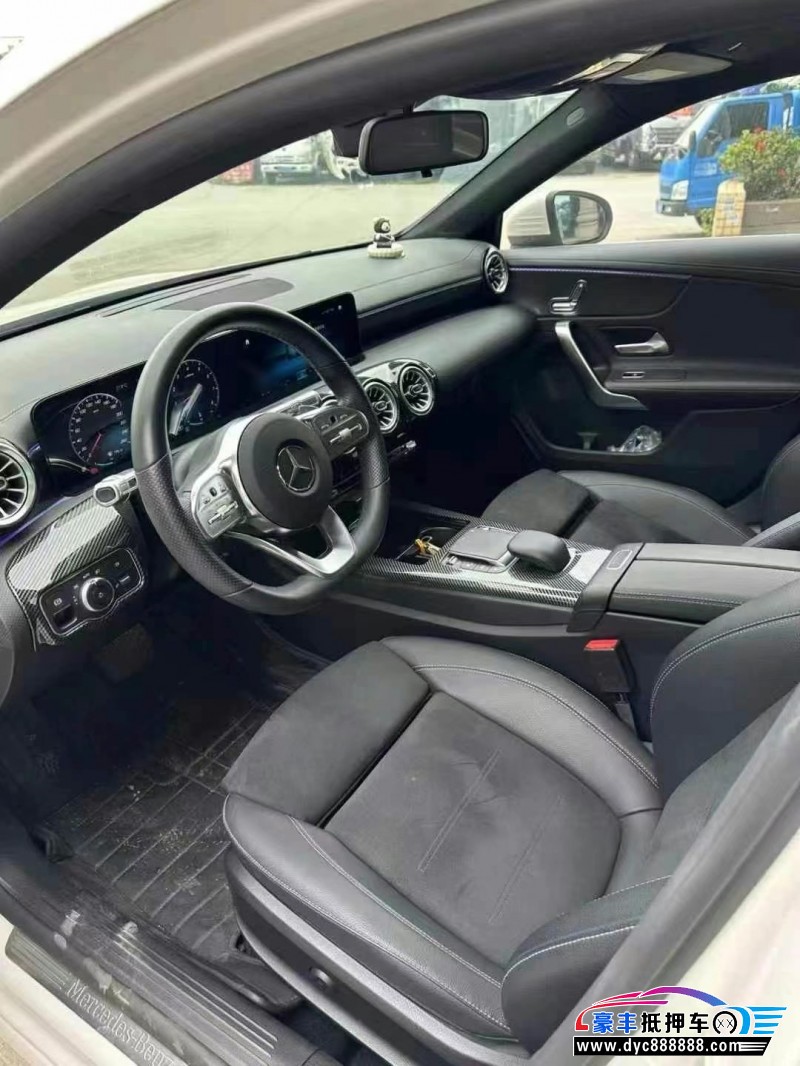 21年奔驰A轿车抵押车出售