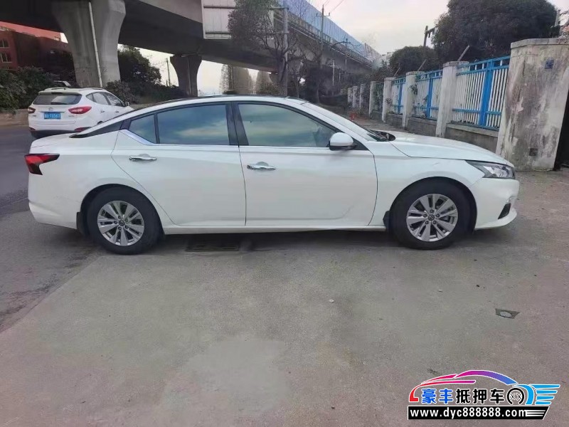 20年日产天籁轿车抵押车出售