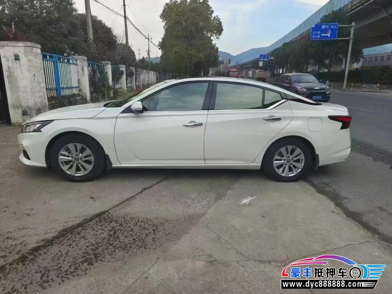 20年日产天籁轿车抵押车出售